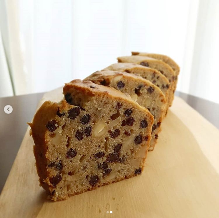 インスタグラムでおいしそうに見せる加工をした写真(レーズンたっぷりパウンドケーキ)